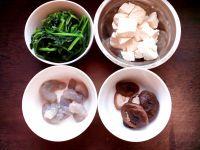 菠菜虾泥豆腐汤的做法步骤1