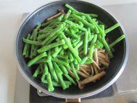 茶树菇炒豆角的做法步骤6
