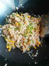 青椒玉米蛋炒饭的做法步骤7