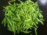 四季豆炒腐竹的做法步骤4